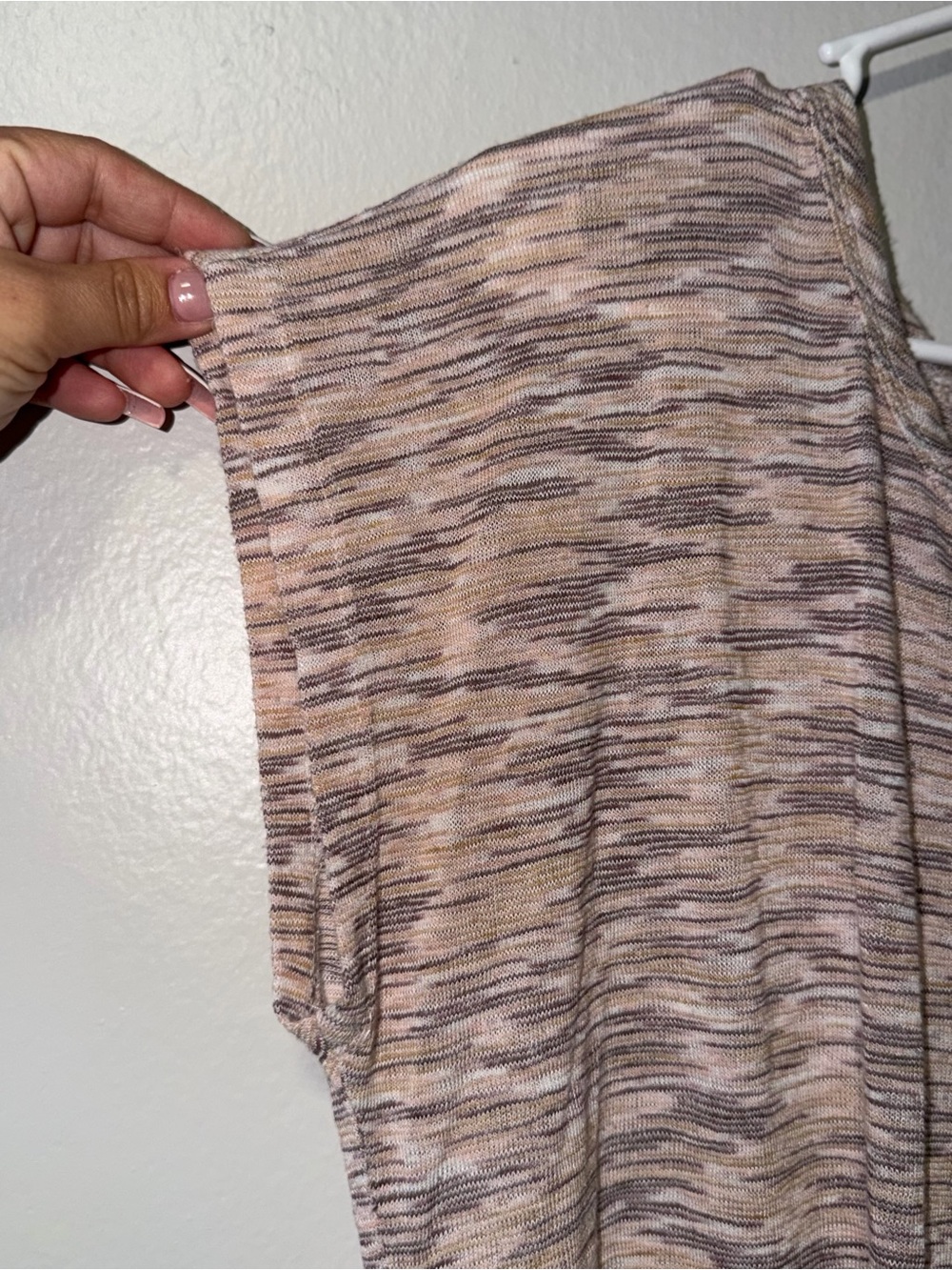 Rock & Republic Neutral Space-Dye Short Sleeve Twist Front Top - Picture 4 of 11
